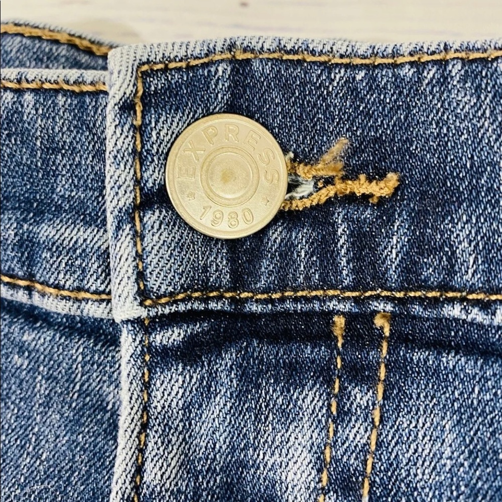 Express Jean Shorts Sz 8 Denim Booty High Rise Embroidered Flowers Hippie - Picture 5 of 9